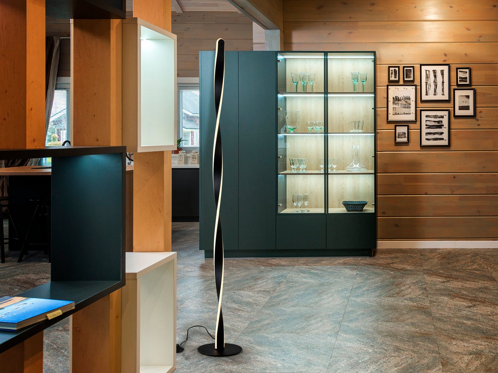 TWIST-LAMPARA DE PIE NEGRO